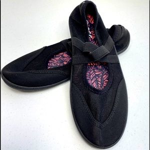DBX Water breathable shoes black women’s size 11